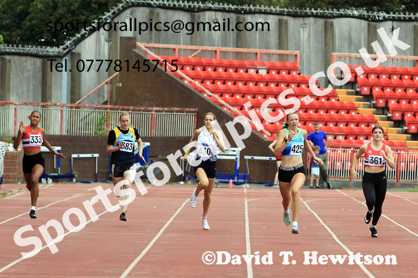 300 metres, Gateshead Tartan Games.  Photo: David T. Hewitson/Sports for All Pics